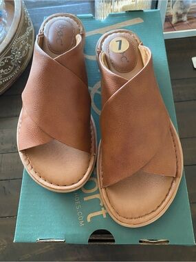 b.o.c.  leather slide sandals.  NWT  Size 7